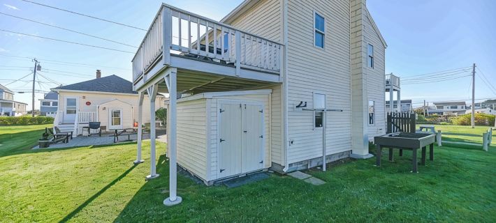 Second Floor Apartment Across from the Beach with Private  Access to Beach!!! ウェルスのホテル