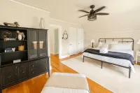 Walk to Longwood • Sleeps 6 • Cozy Cottage Near Hampden-Sydney - Wifi