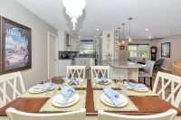 Large 4/3House - 7MIN WALK 2 BEACH!-Tiki, Heated Pool & Bikes Included