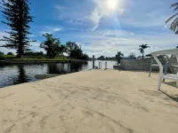 Boater's Paradise-Lux 3 br w/ private heated pool,bring your 27 ft boat! -  Privatzimmer