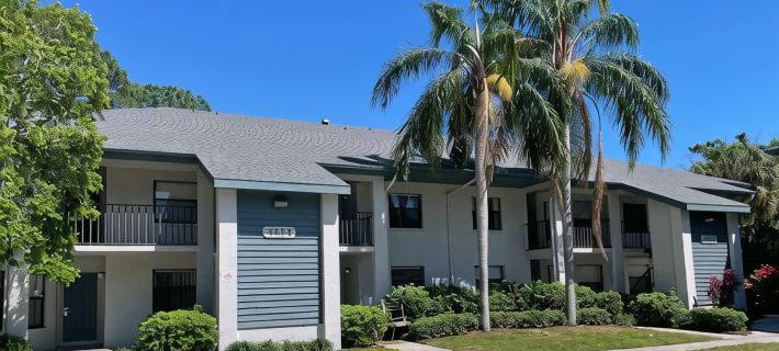 Bright Waterfront Condo Corner Unit with Lanai ~ close to AMI beaches and IMG Hotels in Bradenton