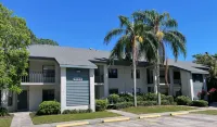 Bright Waterfront Condo Corner Unit with Lanai ~ close to AMI beaches and IMG - Kitchens
