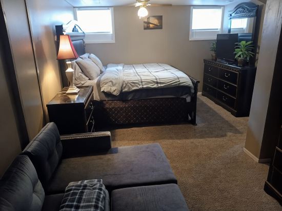 Washington Park Bungalow with hot tub!