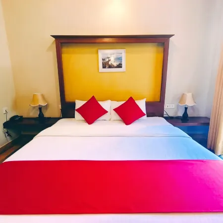 Lake Reach Hotel