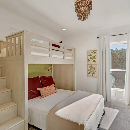 Gorgeous Home with Hot Tub 5Min from the River