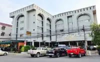 U-Thong Hotel - parking