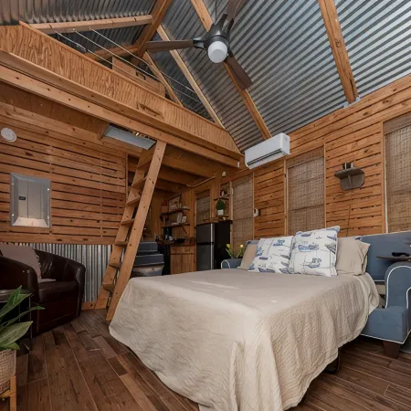 Bass-KIN on the RIver-Tiny House in F'Hope-Waterfront-Kayaks-38Min to Gulf