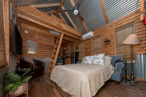 Bass-KIN on the RIver-Tiny House in F'Hope-Waterfront-Kayaks-38Min to Gulf - Alphydda