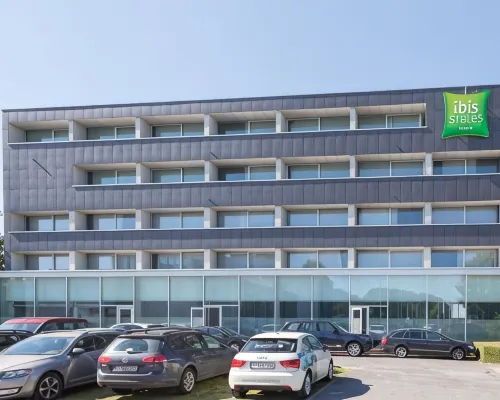 ibis Styles Kortrijk Expo Отели рядом с достопримечательностью «Башни Броэль»