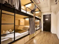 7 Wonders Hostel @ Jalan Besar Отели рядом с достопримечательностью «Каланг»