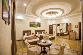 Leader Hotel