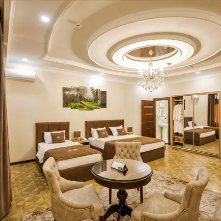 Leader Hotel