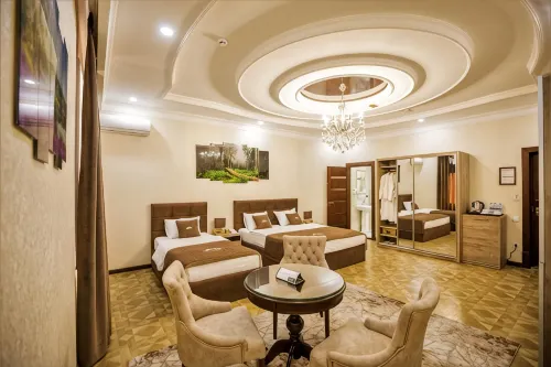 Leader Hotel