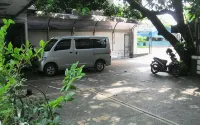 Kurnia Jaya Hotel - parking