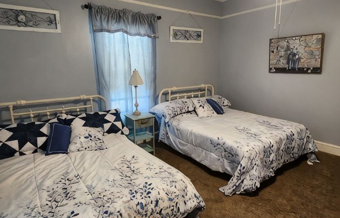 Charming 2Br-3Bed Home with WiFi Wooden Rockers on Porch in Wonderful Kannapolis