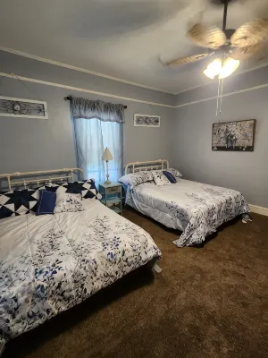 Charming 2Br-3Bed Home with WiFi Wooden Rockers on Porch in Wonderful Kannapolis