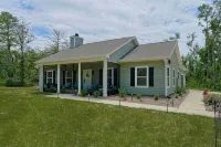 Charming 3-bedroom house with WiFi, fitness room on Gated property - Wifi