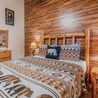 The Bear Cabin: 5Min Walk to Village & 12 Sharc Passes, EV Charger Rooms