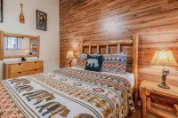 The Bear Cabin: 5Min Walk to Village & 12 Sharc Passes, EV Charger - Butik