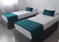 Large apartment with Rooftop in a private, secure, family-friendly building! Hotels in 