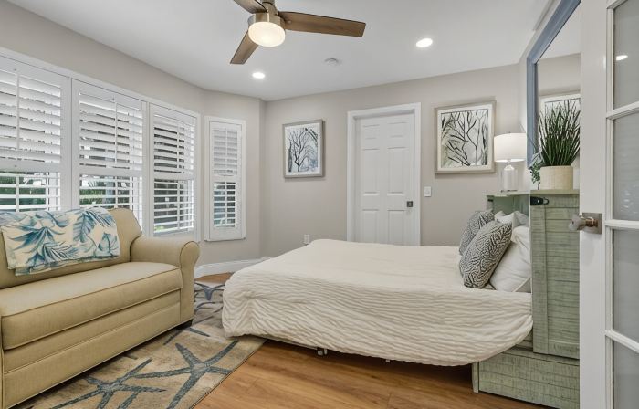 Charming Tropical Pool Home, Walk to the Beach!