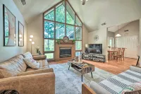 Cozy 3 Bedroom Cabin Fits up to 10 Guests!
