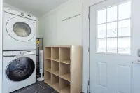 Savannah Stay with Style 3BR, Walk to Everything! - Condos