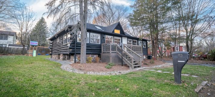 Timber Lodge: Hot Tub, Fireplace & Fun for All ! Hotels in Passaic County