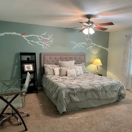 Blackbeard’s Lakefront Bungalow - convenient location with year-round lake views