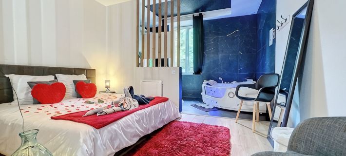 Romantic loft with private Jacuzzi Ξενοδοχεία στην πόλη Saint-Etienne