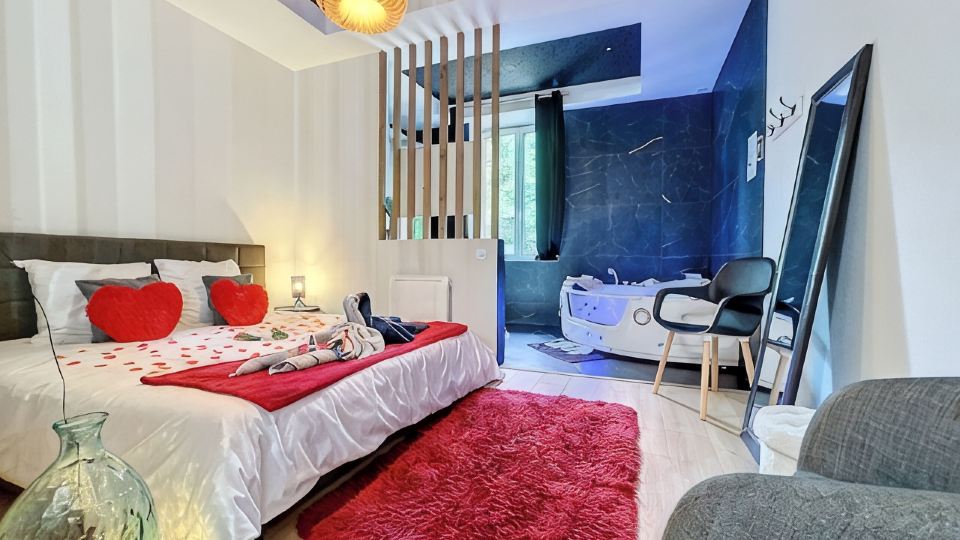 Romantic loft with private Jacuzzi
