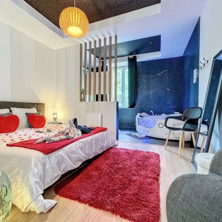 Romantic loft with private Jacuzzi