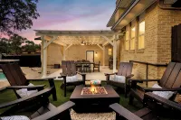 Family Retreat in the Heart of San Antonio! Heated Pool - Hot Tub - Game Room - สระว่ายน้ำส่วนตัว