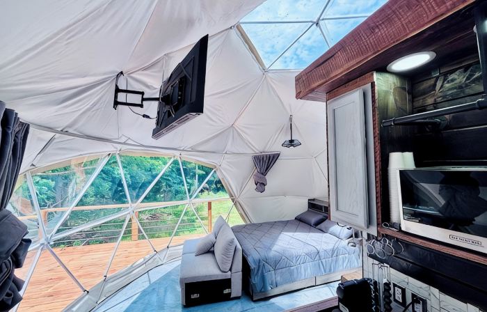 Private Dome w, Hot Tub & Outdoor Shower Lake Views Couples Retreat