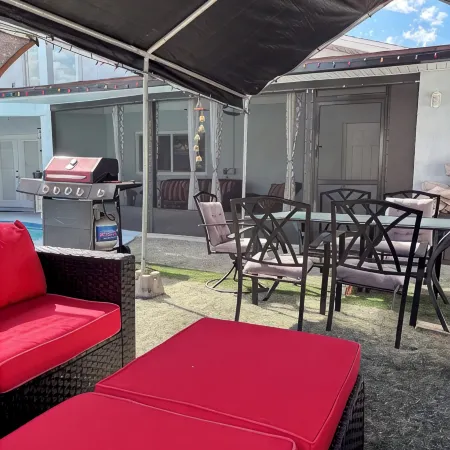 Salt Pool, cozy House near Downtown and International Airport