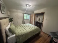 Cozy 3-bedroom cabin in enchanting Pocono Lake with AC, WiFi
