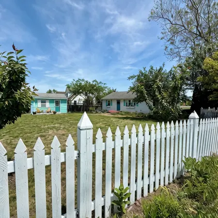 Dog Friendly! Booking 2026!! Sleeps7, 1 mile 2 beach
