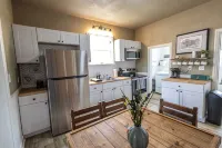 Charming 2-Bedroom House in Uptown Butte