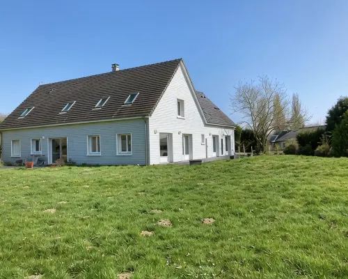 La Maison Bleue, on the Bay of the Somme, in a peaceful natural setting Hôtels à : Pendé