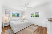 Magnificent Tropical House w/ Heated Pool near the Beach- Gorgeous Backyard- 3/2 - 4-Sterne