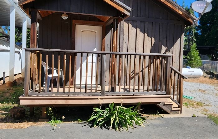 Cozy 1 bedroom cabin in peaceful Trinity Center with AC
