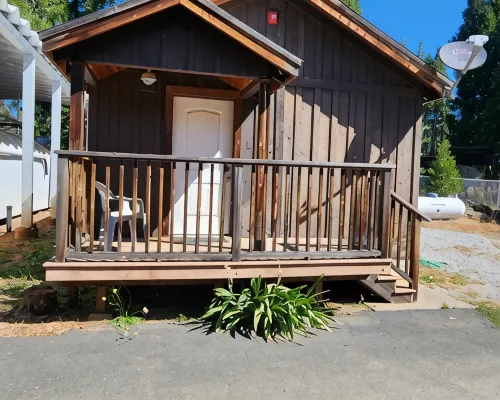 Cozy 1 bedroom cabin in peaceful Trinity Center with AC Hotels in Trinity County
