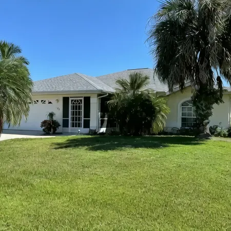 Welcome to Floridays...a quiet place by the lake