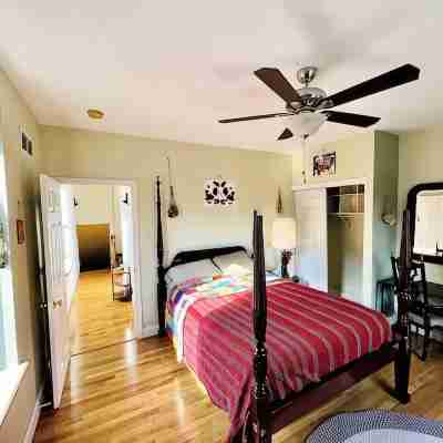 Unique, Homey, & Spacious City Nest Rooms