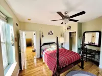 Unique, Homey, & Spacious City Nest - 2-Star