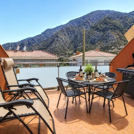 OPEN SKY VALLEY & CAR (PET ALLOWED)