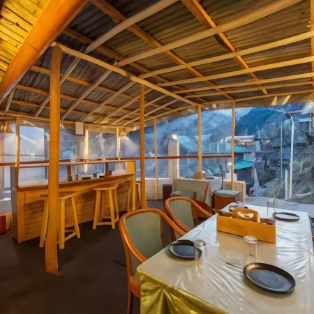 Beholden Stay & Cafe - Mountain View Boutique Stay in Old Manali