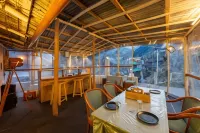 Beholden Stay & Cafe - Mountain View Boutique Stay in Old Manali