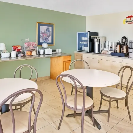 Super 8 by Wyndham Mokena/Frankfort /I-80