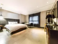 F Hotel Yeongdeungpo Hotels near Boramae Station